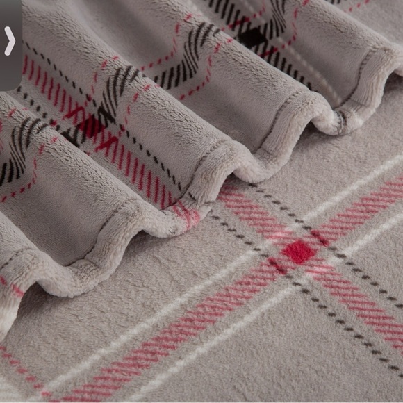 Berkshire Primaluxe 60"X70" Oversized Throw, 2-Pack - Picture 5 of 5